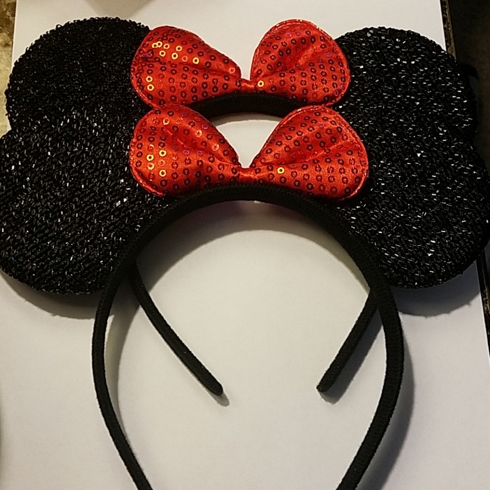 2 pairs of sparkle Minnie Mouse w/Sparkle Red Bow